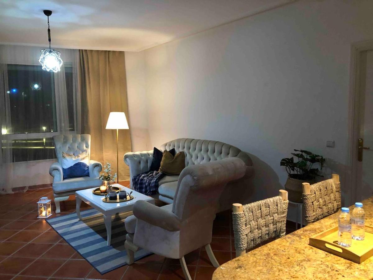Cozy With Sea View And Free Parking Apartment