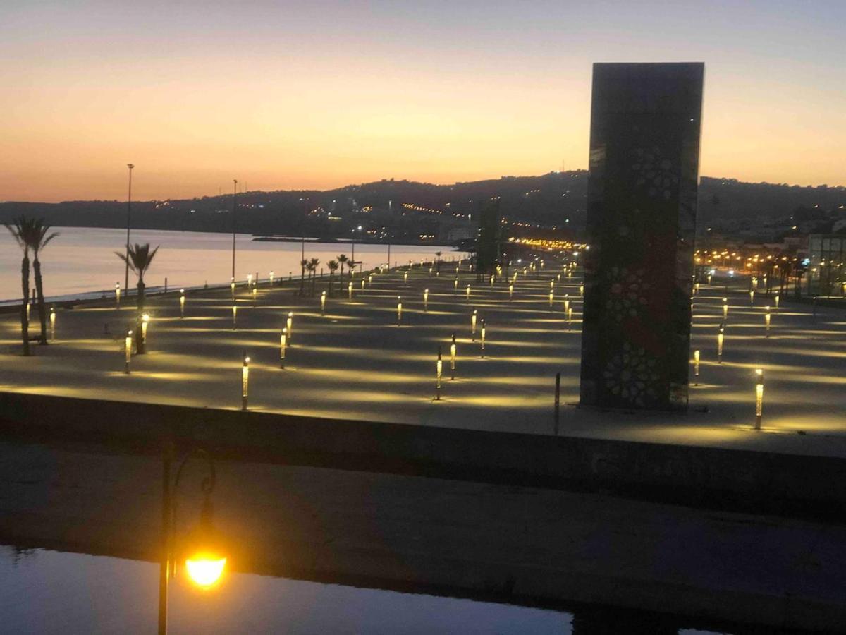 Apartment Cozy With Sea View And Free Parking